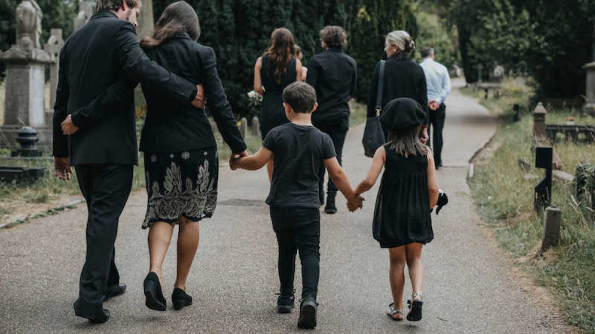 Як допомогти дітям усвідомити незворотність смерті?