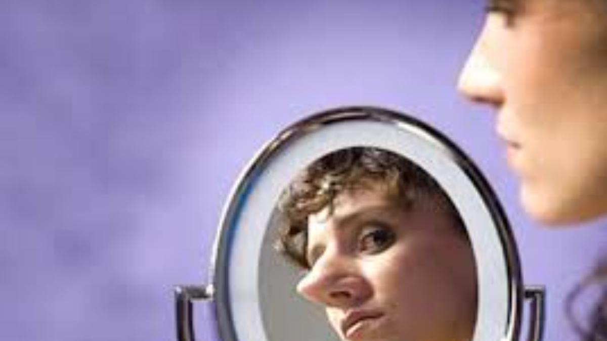 Чи такий вже безпечний підлітковий страх своїх недоліків? І чому дисморфофобія досі є недооціненою?