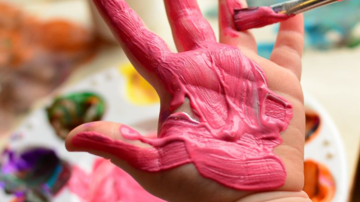 Арт-терапія вдома: як допомогти дитині через творчість